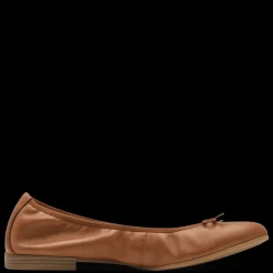 Alena Ballerinasko, Nut, 42