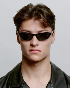 Alexa Solbriller, Black