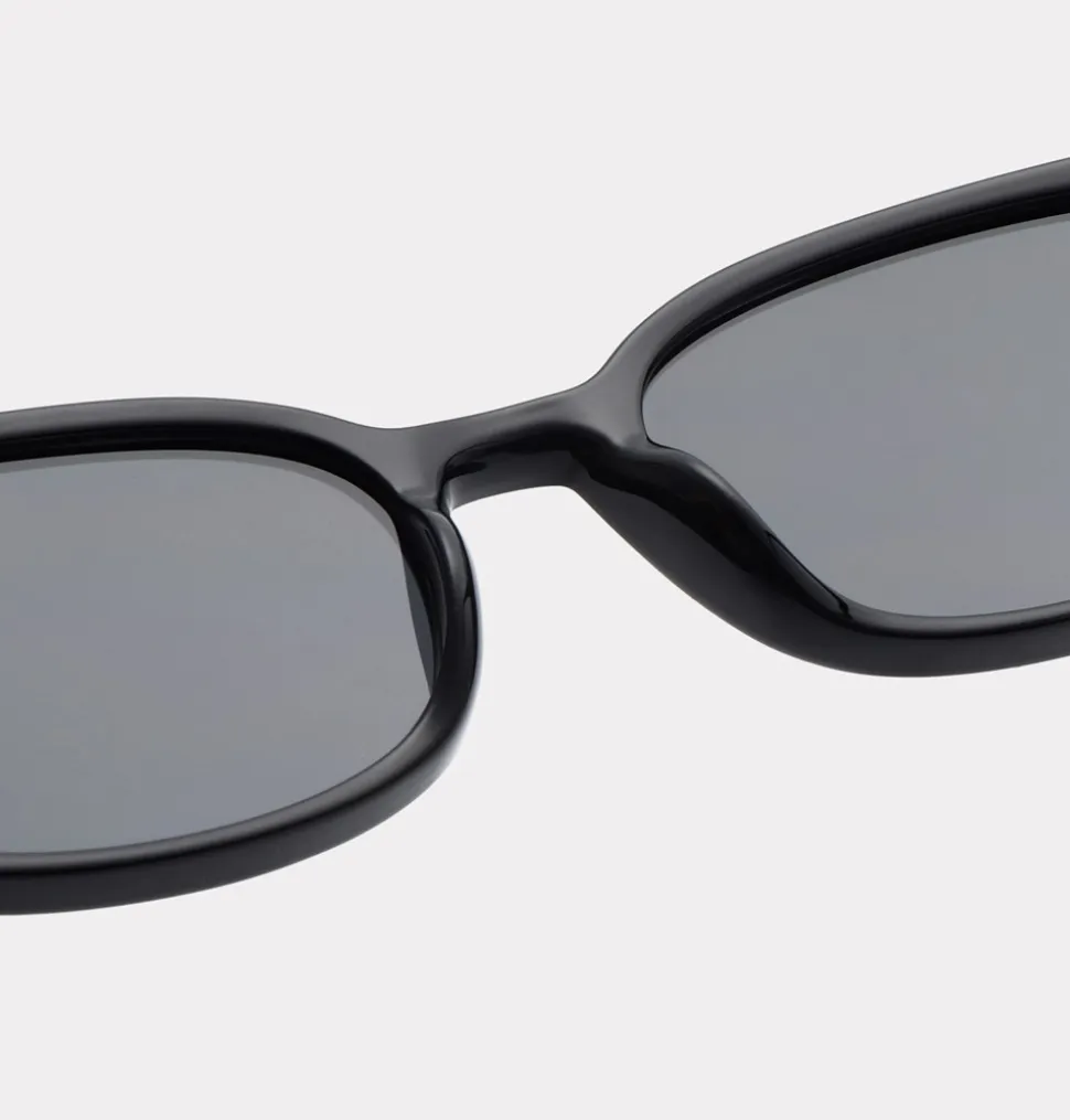 Charlie Solbriller, Black