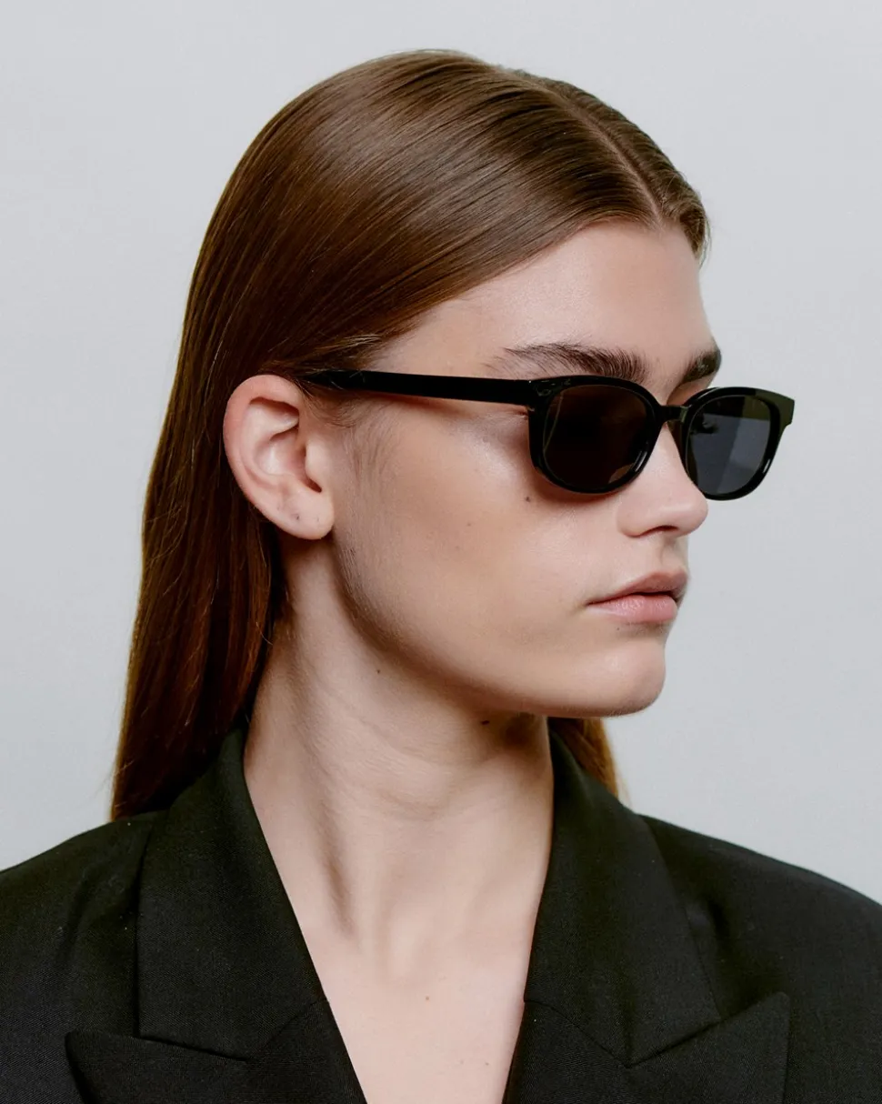 Charlie Solbriller, Black