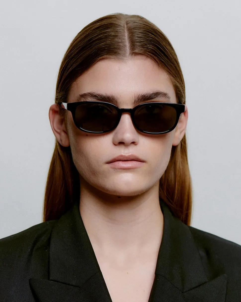 Charlie Solbriller, Black