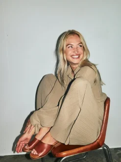 Cian Sandaler, Tan, 38