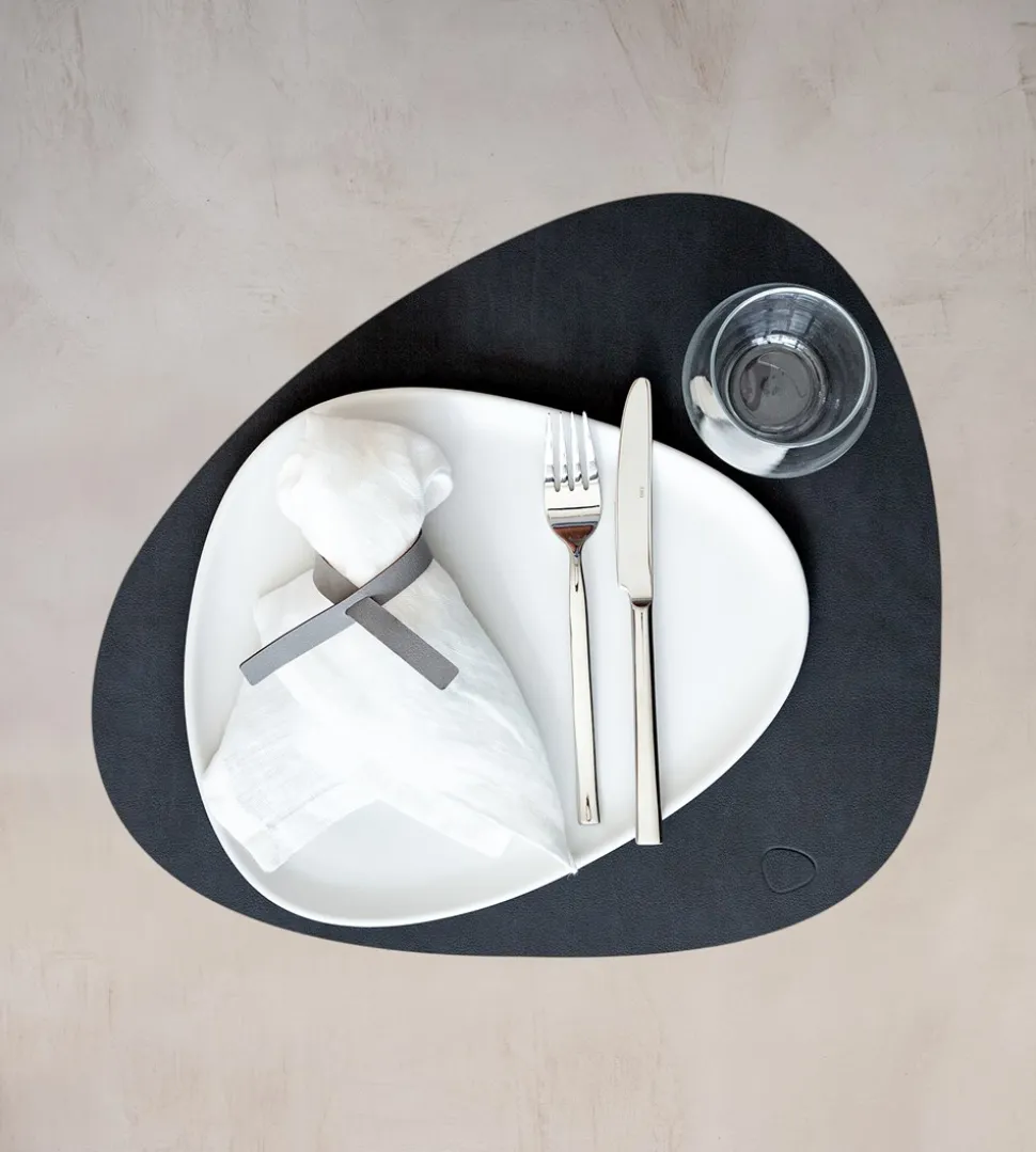 Curve Nupo Dækkeserviet, Sort, 37x44 cm