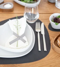 Curve Nupo Dækkeserviet, Sort, 37x44 cm