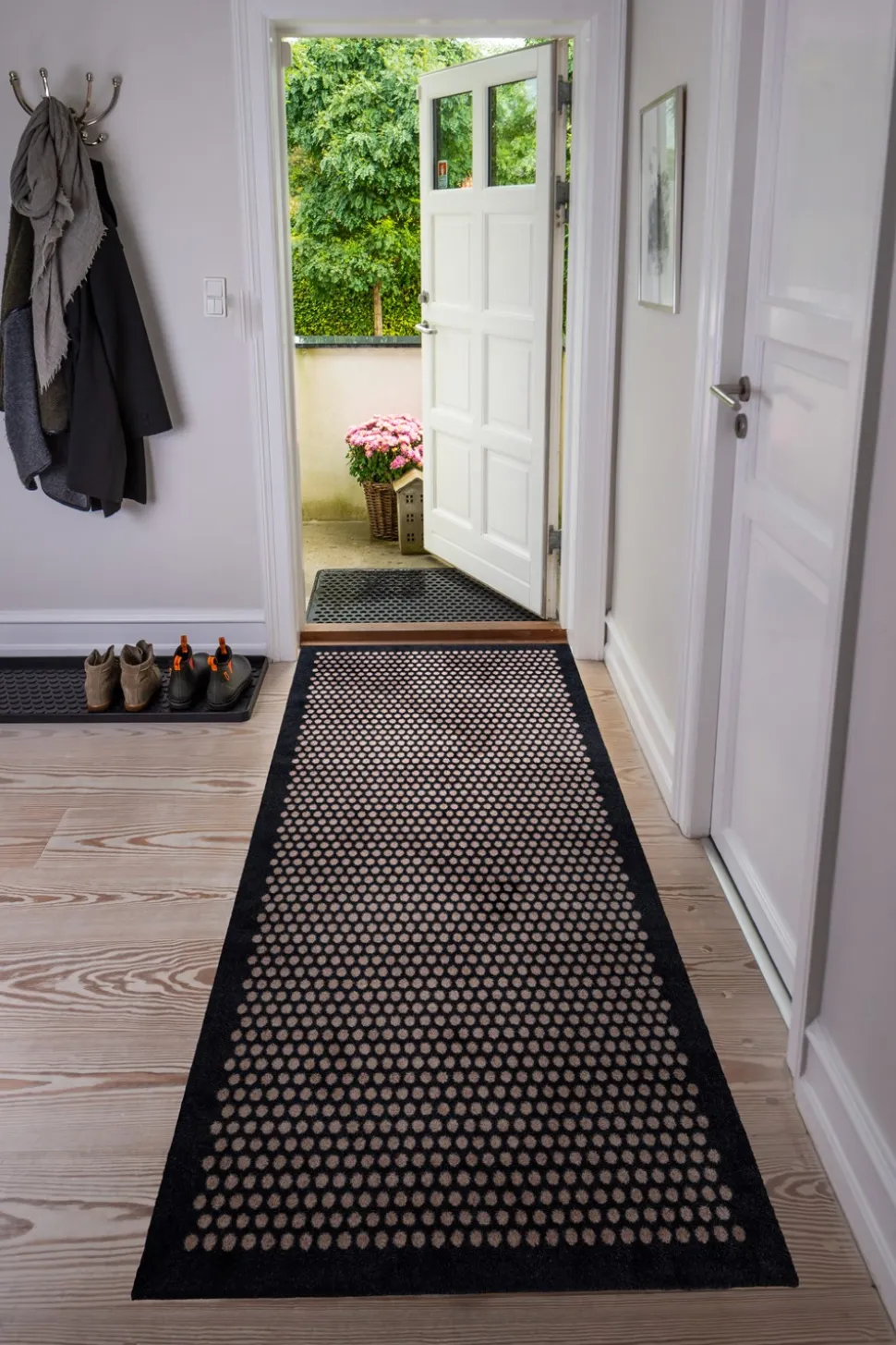 Dot Gulvmåtte, Sort/Sand, 90x200 cm