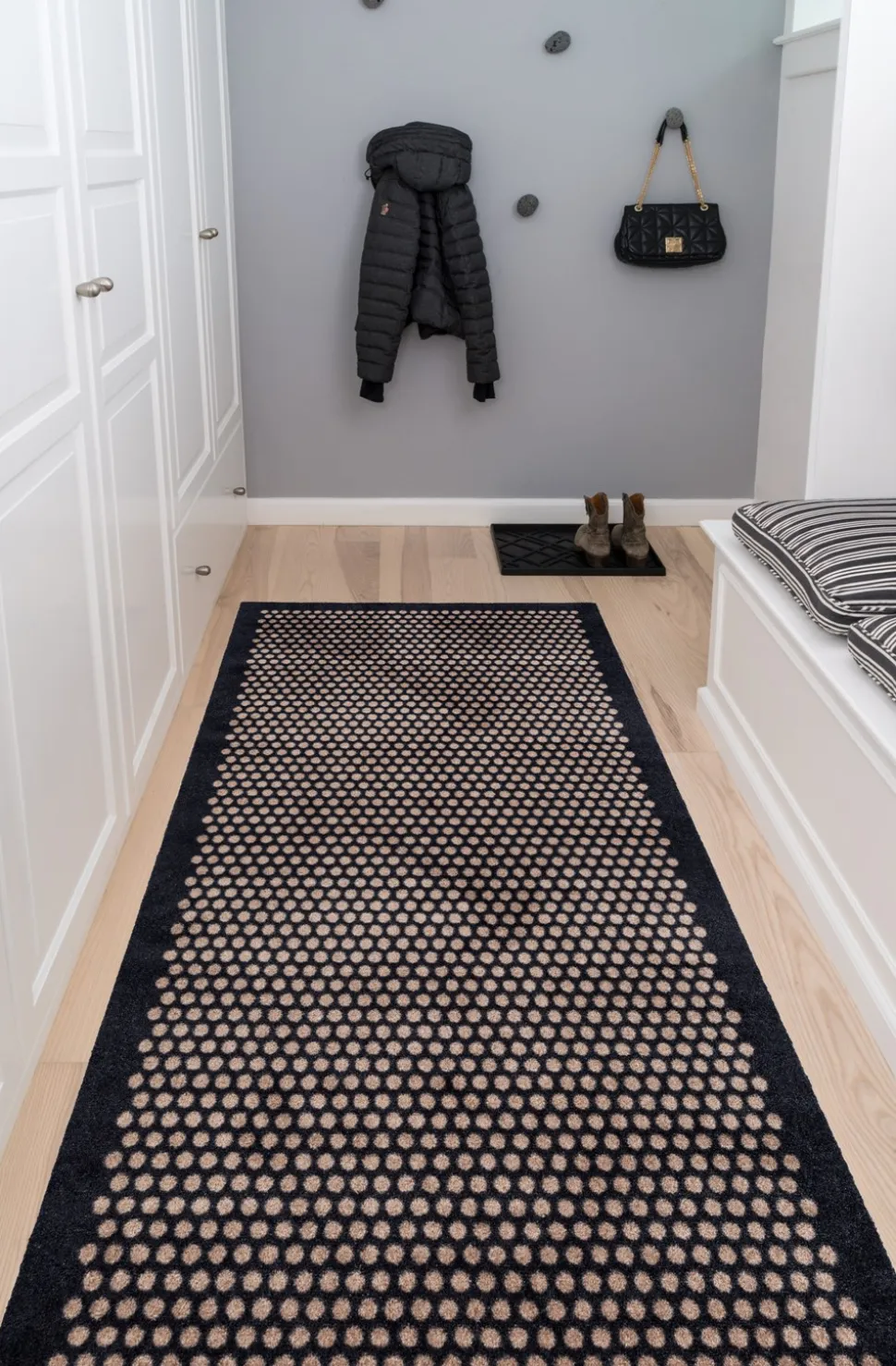Dot Gulvmåtte, Sort/Sand, 90x200 cm