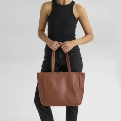 Ember Shopper, Cognac