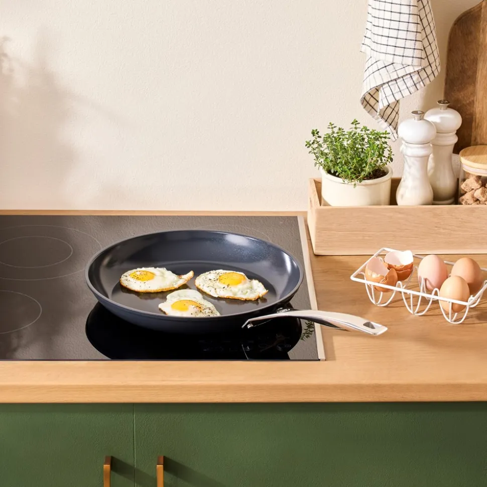 Essential Non-Stick Ceramic Stegepande, Black, Ø24 cm