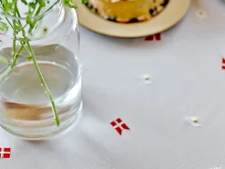 Fødselsdagsdug, Hvid/Rød, Ø180 cm