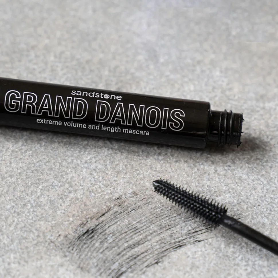 Grand Danois Mascara, Black