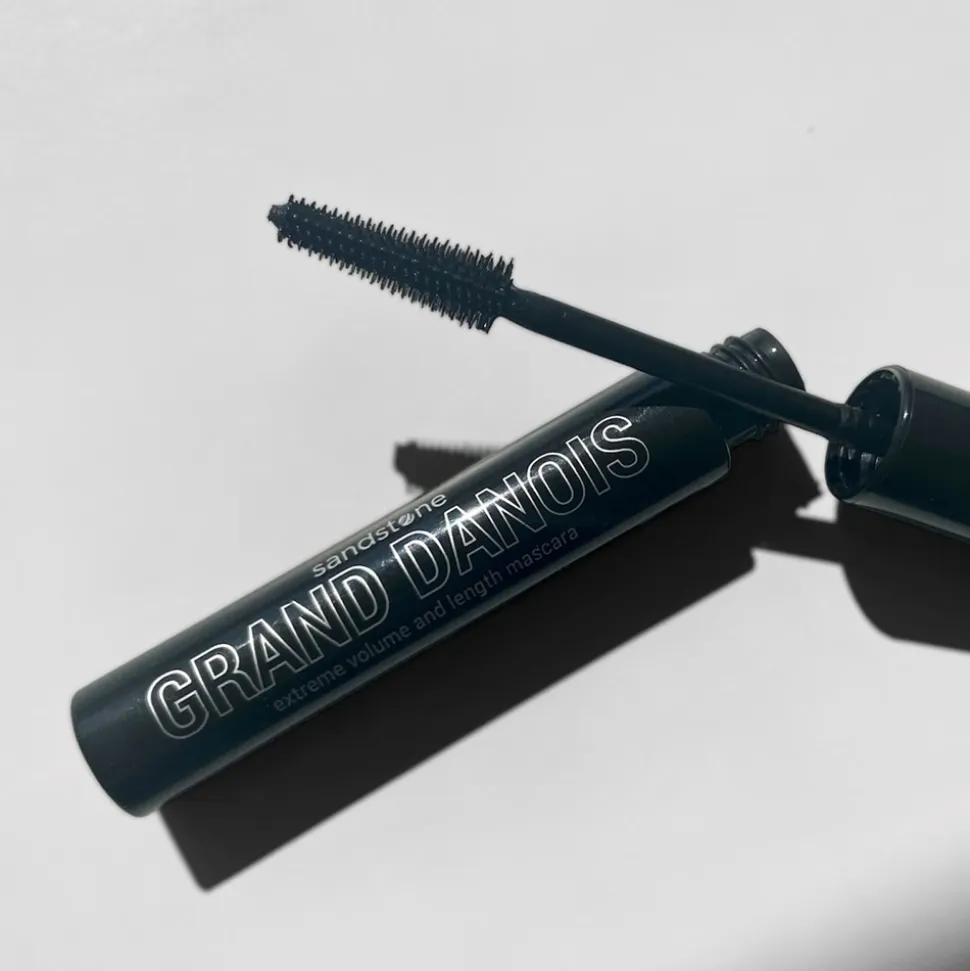 Grand Danois Mascara, Black