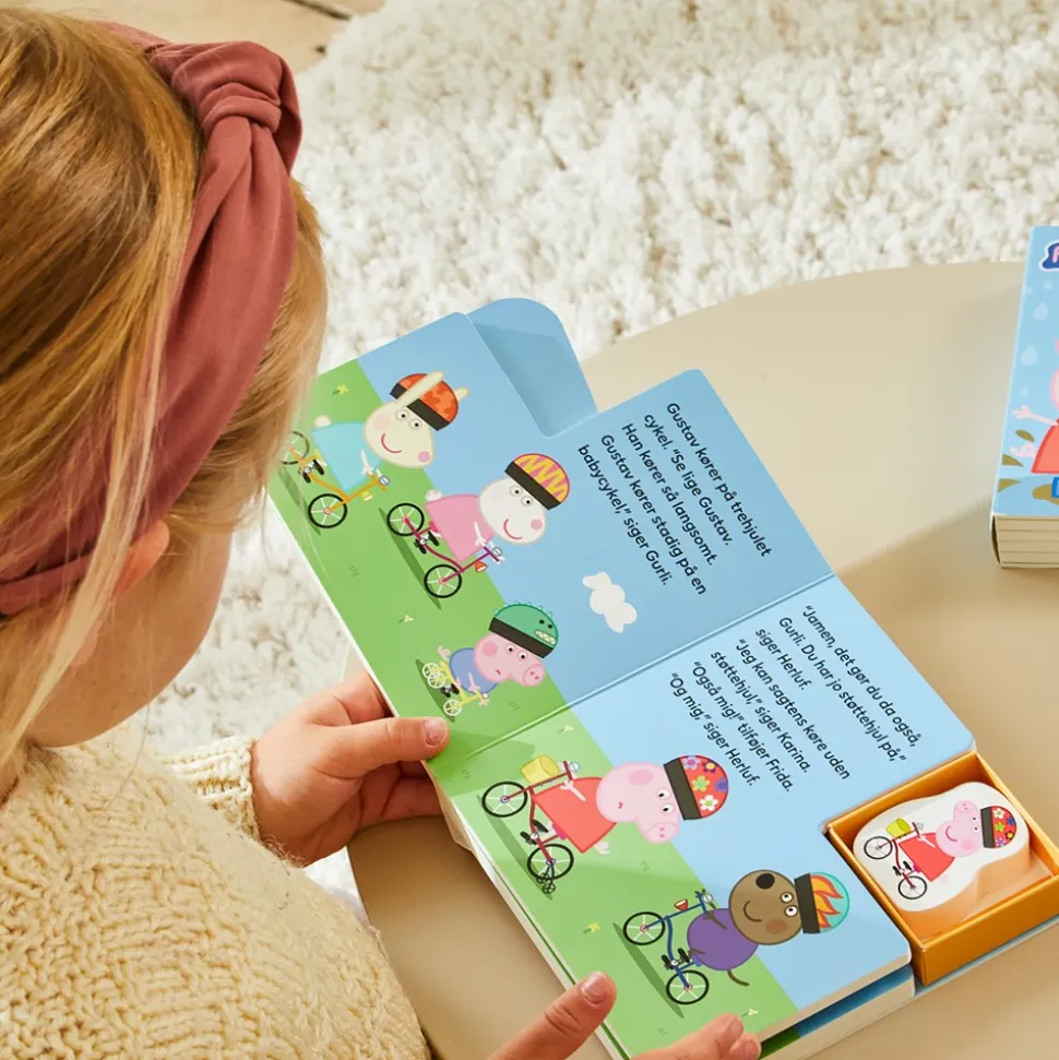 Gurli Gris På Cykeltur - Bog Med Træfigurer