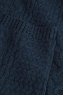 Holger Cardigan, Salute, M