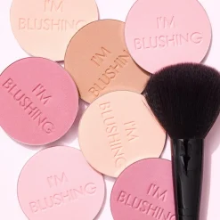 I'm Blushing, 002 Amour