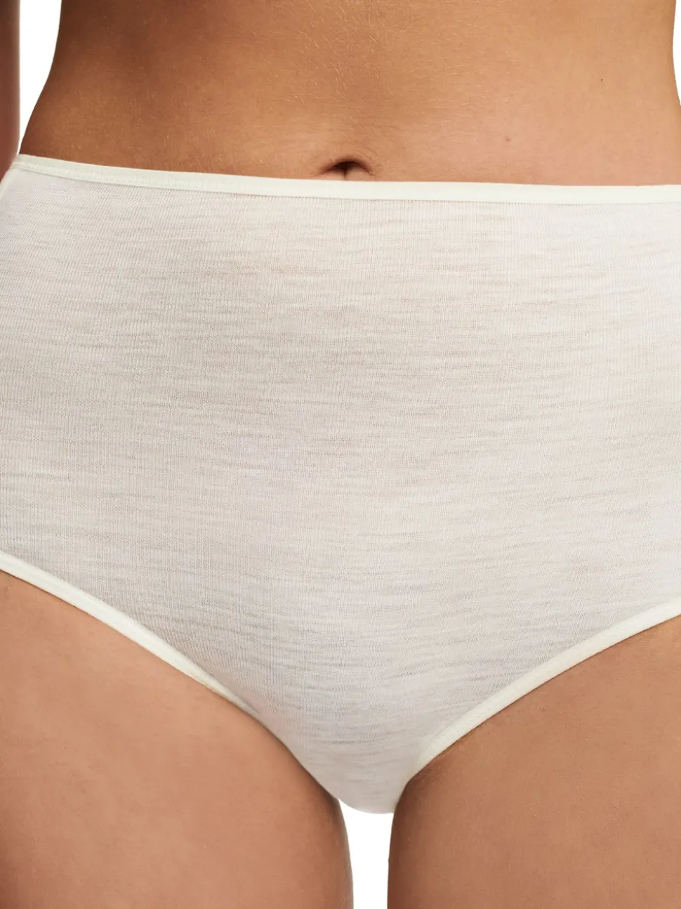 Juliana Maxitrusser, Ivory, 46