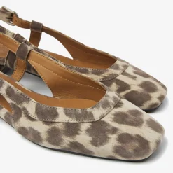 Julie Xena Sandaler, Brown, 36