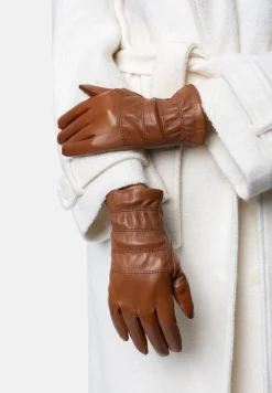 Kara S Handsker, Cognac, L