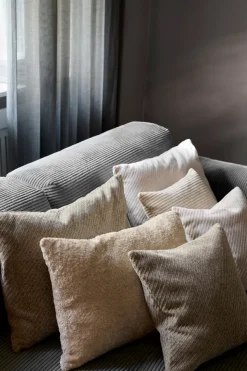 Karl Pude, Ivory, 45x45 cm