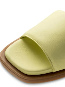 Krista Sandaler, Butter, 41