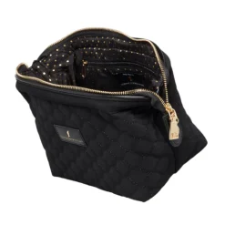 Mia Makeuptaske, Pirate Black