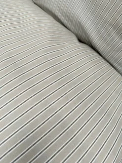 Multi Stripe Sengelinned, Mud, 140x200 cm