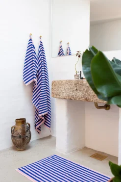 Naram Bademåtte, Dazzling Blue & Rose, 50x80 cm