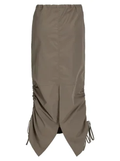 Nori Nederdel, Morel, M