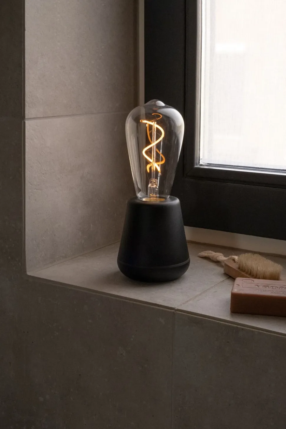 One Bordlampe, Black Wood