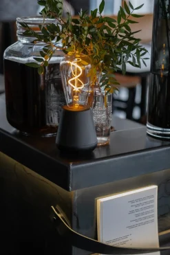 One Bordlampe, Black Wood