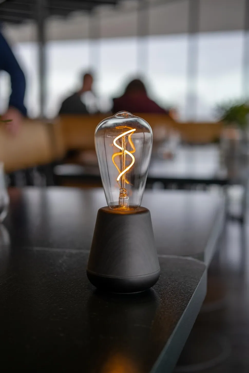 One Bordlampe, Black Wood