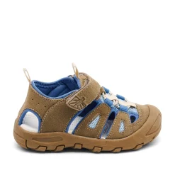 Parker Sandaler, Earth, 36