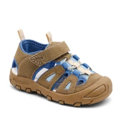 Parker Sandaler, Earth, 36