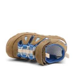 Parker Sandaler, Earth, 36