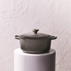 Signature Rund Støbejernsgryde, Flint, 6,7 L