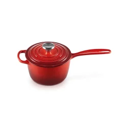 Signature Støbejerns Kasserolle, Cerise, 1,5 L