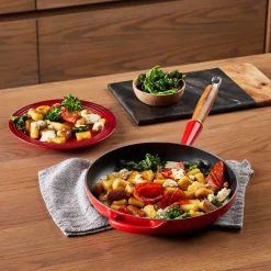 Signature Støbejerns Stegepande Med Træhåndtag, Cerise, Ø28 cm