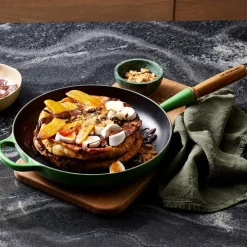 Signature Støbejerns Stegepande Med Træhåndtag, Bamboo, Ø28 cm