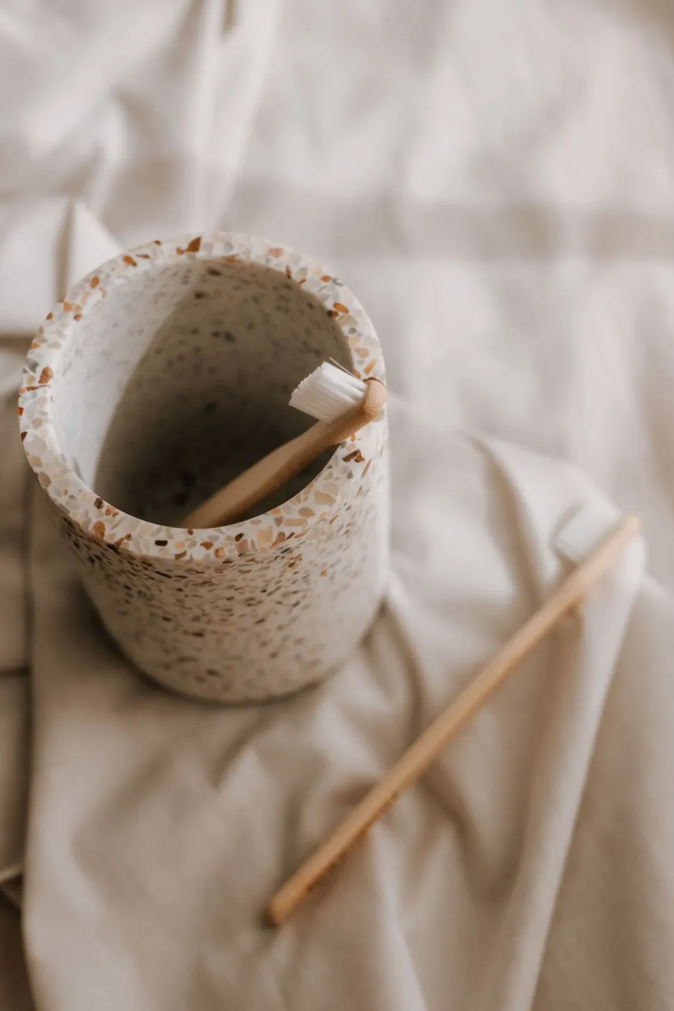 Terrazzo Tandbørsteholder, Rød/ Beige