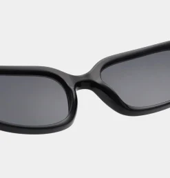 Will Solbriller, Black