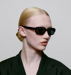 Will Solbriller, Black