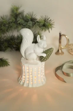 Winter Stories Egern På Træstub Lysestage, White